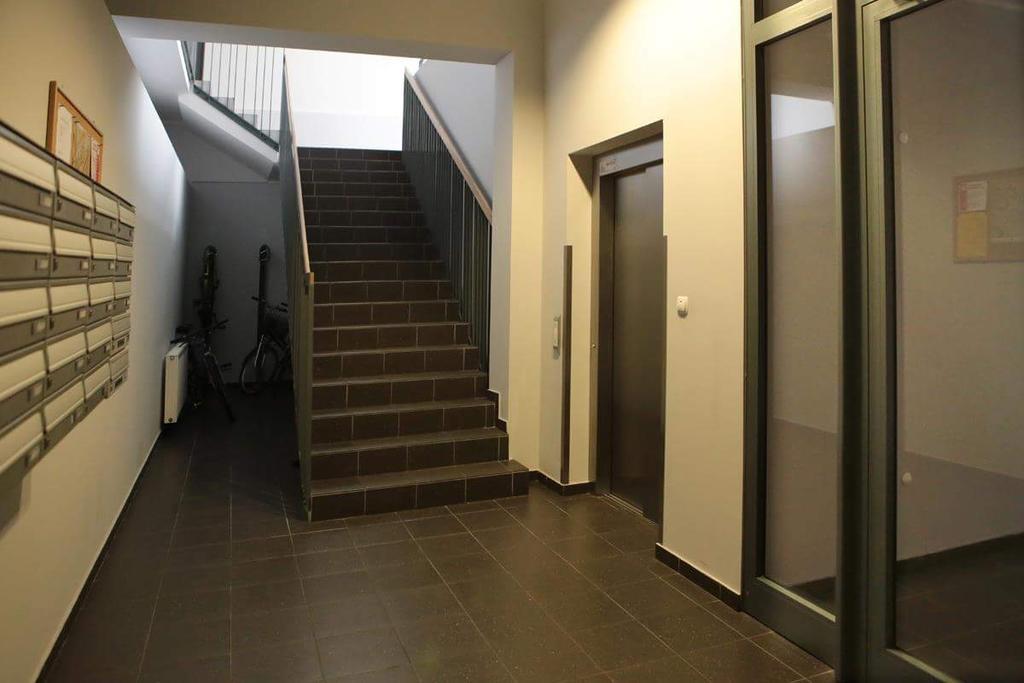 Pangsapuri studio 35 m² dengan 1 bilik mandi peribadi di Pusat Bandar Poznan Luaran gambar